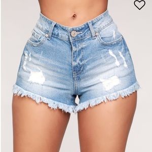 🦋FASHION NOVA SUNDARA DENIM SHORTS🦋